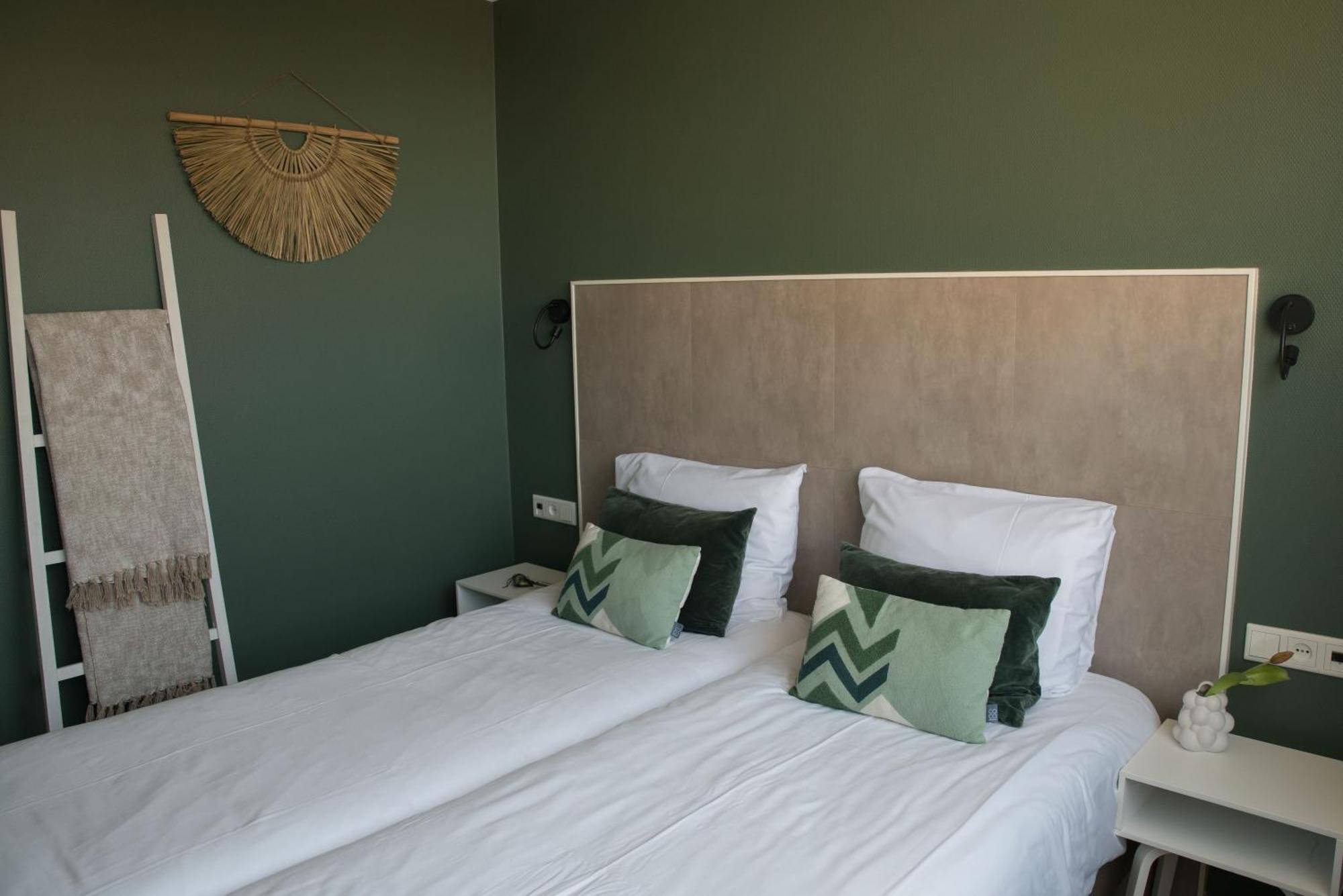 Aan Zee Hotel 3*